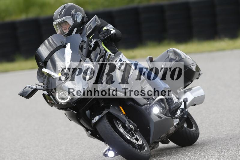 /Archiv-2025/09 22.04.2025 Cornu Master School ADR/rot-rouge/6